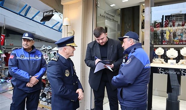 İzmit Belediyesi Zabıta Müdürlüğü, ilçe genelinde kaldırım ve kamu alanı