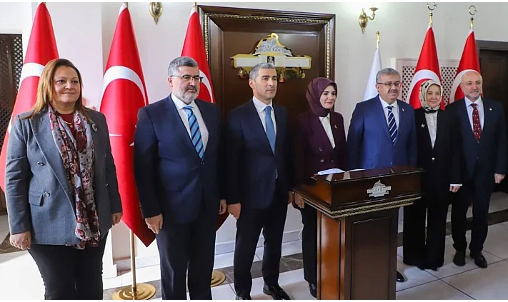   Bakan Göktaş, Vali Aktaş’ı makamında ziyaret ederek Afyonkarahisar Valiliği