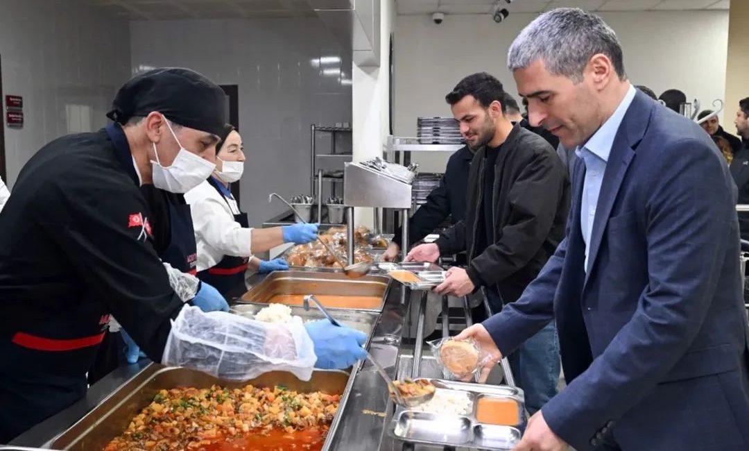 Ramazan ayının manevi atmosferi, gençlerin heyecanıyla buluştu. Afyonkarahisar Valisi Dr.