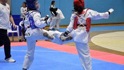 Okul Sporları faaliyet programı kapsamında Tınaztepe Spor Salonunda düzenlenen Yıldızlar