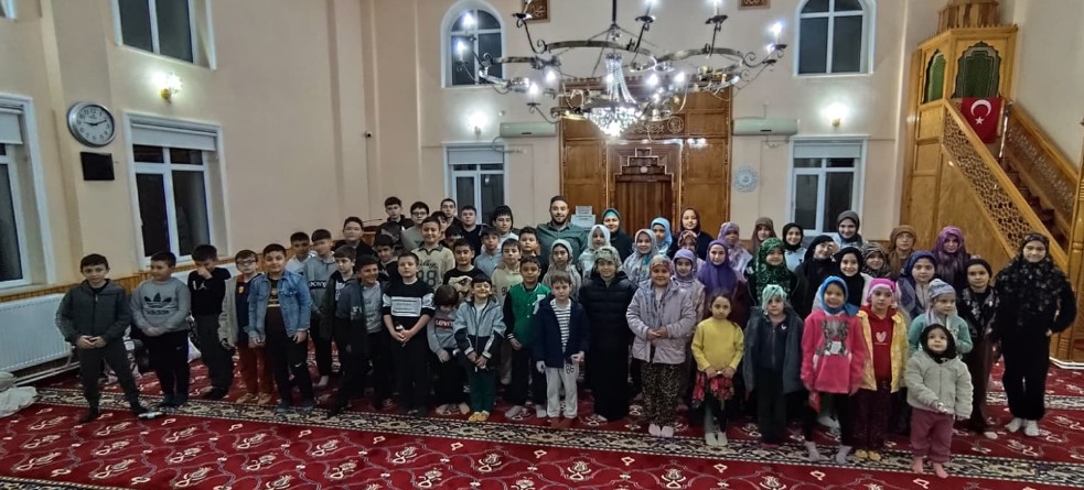 Sultandağı’nda “Cami Marketi” Dönemi: Çocuklar Teravihe KoşuyorAfyonkarahisar’ın Sultandağı ilçesinde Ramazan