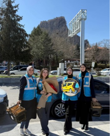 AK GENÇLER KADINLAR GÜNÜ’NÜ KUTLADI 8 Mart Dünya Kadınlar Günü