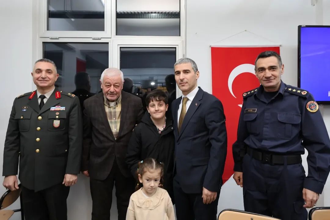 Afyonkarahisar Valisi Dr. Naci Aktaş, İl Jandarma Komutanlığı tarafından düzenlenen