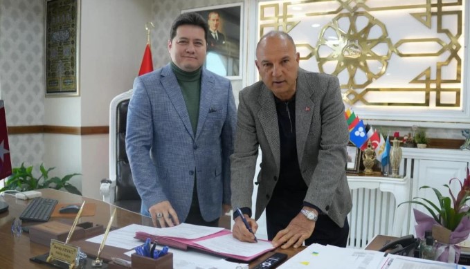 Bolvadin Belediye Başkanı Derviş Aynacı ile iş insanı Haluk Taktak, Belediye