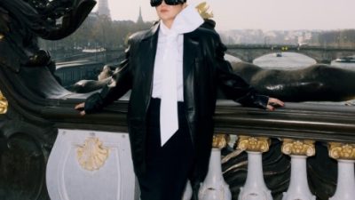 SİBEL CAN PARİS’TE ZAMANSIZ ŞIKLIĞIYLA GÖZ KAMAŞTIRDI PARİS’TE SİBEL CAN