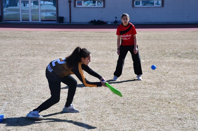   Okul Sporları Küçük Kızlar Kriket Müsabakaları Kocatepe Spor Kompleksi