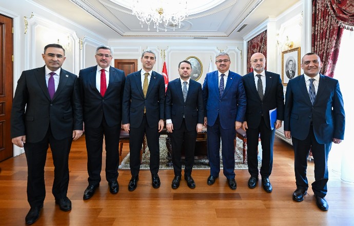   AK Parti Afyonkarahisar heyeti, Ankara’da gerçekleştirdiği ziyaretler kapsamında Adalet