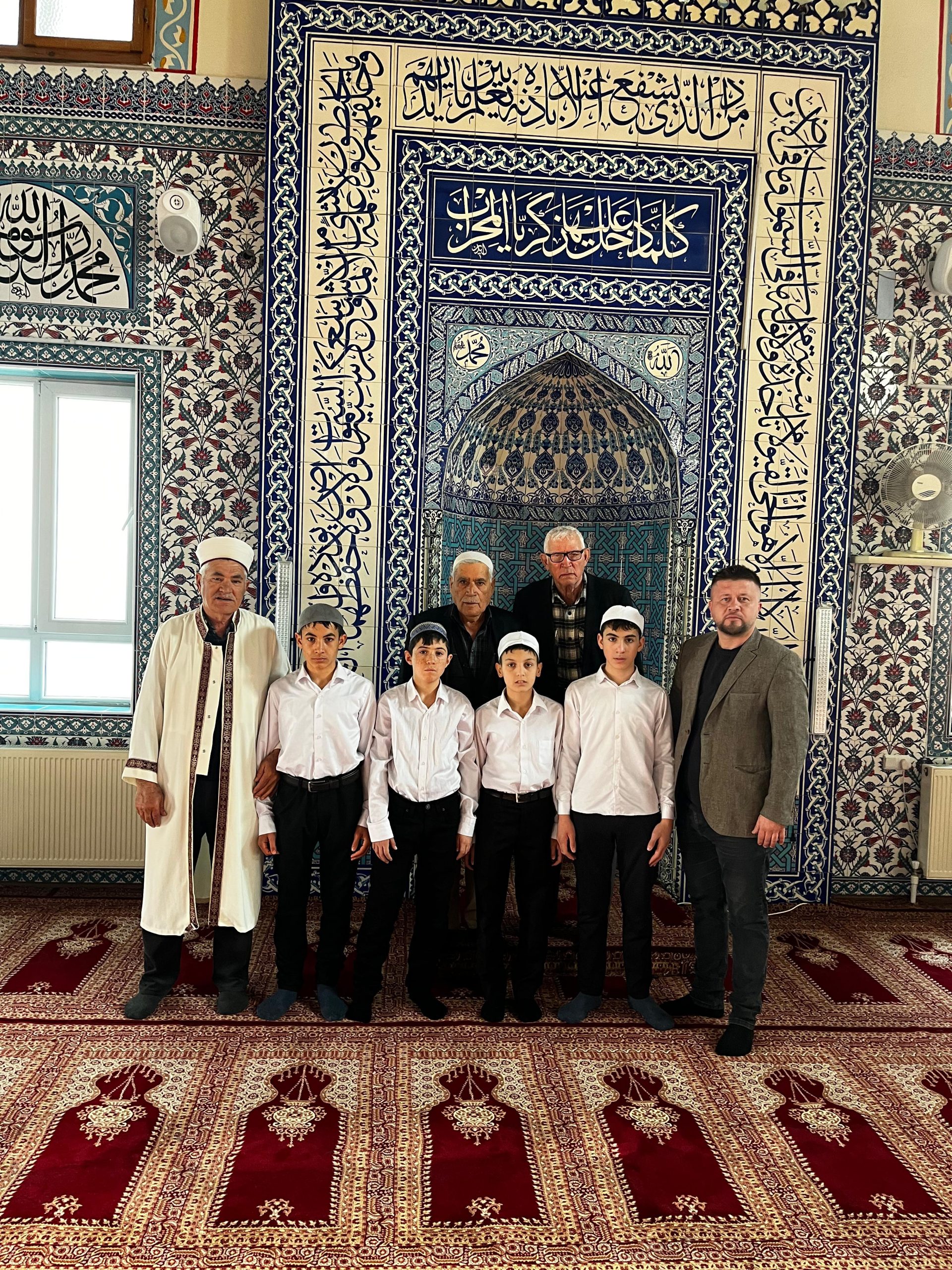 AFYONKARAHİSAR – Afyonkarahisar’ın Nazmi Saatçi Mahallesi Muhtarı Hasan Sezgin, Ramazan