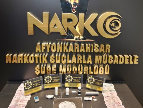   Emniyet Müdürlüğü ekiplerinin sokak satıcılarına yönelik gerçekleştirdiği çalışmalarda uyuşturucu