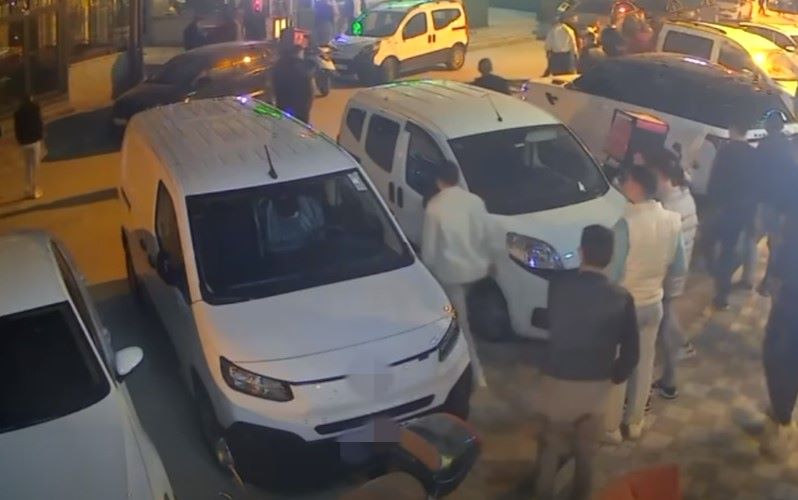 Kent merkezinde gece saatlerinde çıkan tartışma silahlı kavgaya dönüştü. Pompalı