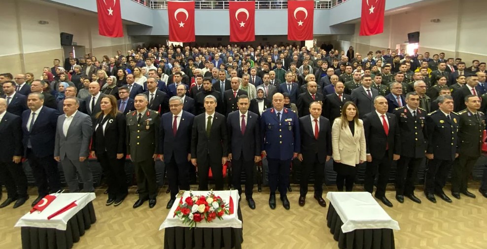 İstiklale âşık Türk Milletinin adeta küllerinden doğarak destan yazdığı, dönmeyi