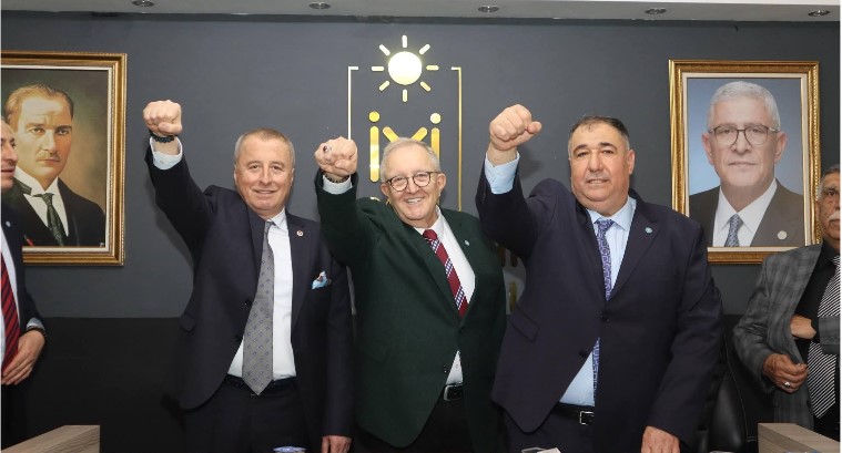 AFYONKARAHİSAR’DA SİYASETTE BAYRAM BULUŞMASI: İYİ PARTİ’DEN BİRLİK VE DİYALOG MESAJI İYİ Parti Afyonkarahisar İl Başkanlığı tarafından düzenlenen bayramlaşma programı, yoğun