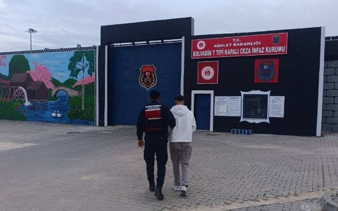 Afyonkarahisar’da Jandarmadan Operasyon: 1 Haftada 31 Aranan Şahıs Yakalandı Afyonkarahisar İl Jandarma Komutanlığı’nın 16-22 Mart 2026 tarihleri arasında