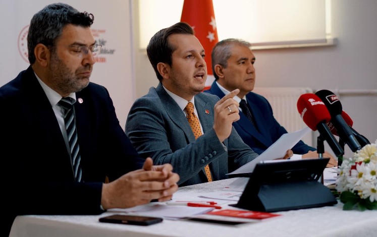   Saadet Partisi Afyonkarahisar İl Başkanı Beytullah Karataş, akaryakıt fiyatlarındaki