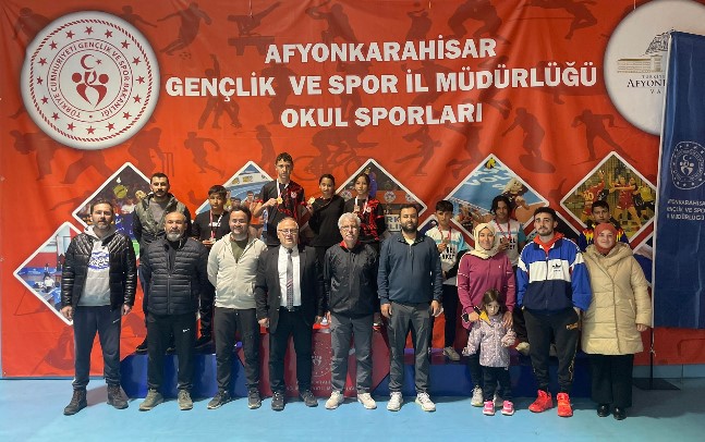 Okul Sporları faaliyetleri kapsamında Kocatepe Spor Kompleksinde düzenlenen Yıldızlar Volo