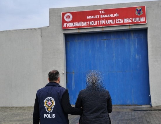 4 Yıl 10 Ay Hapis Cezası Bulunan S.E. yakalanarak Cezaevine Gönderildi Emniyet Müdürlüğü ekiplerinin aranan şahıslara yönelik çalışmaları kapsamında, “Kasten