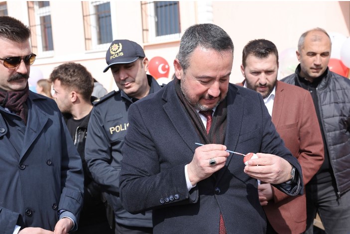 Sandıklı Belediye Başkanımız Adnan Öztaş, Akharım Belediyesi katkılarıyla Akharım Atatürk