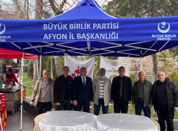 Büyük Birlik Partisi Muhsin başkan için lokma dağıttı. 25 mart