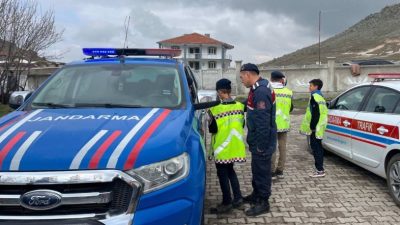   Afyonkarahisar İl Jandarma Komutanlığı tarafından Çobanlar ilçesinde 9 öğretmen