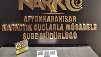   Şüphe üzerine durdurulan otomobilde yapılan aramada peçeteye emdirilmiş uyuşturucu