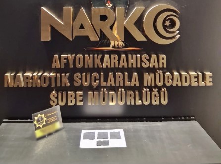 Afyonkarahisar Emniyet Müdürlüğü’nden Uyuşturucu Operasyonu: 3 Kişiye Adli İşlem Şüphe üzerine durdurulan otomobilde yapılan aramada peçeteye emdirilmiş uyuşturucu