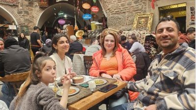 Afyonkarahisar’ın kalbi Umurbey Mahallesi’nde, yüzyıllardır ayakta kalan ve Hoca Üveys