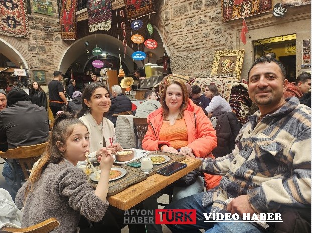 Afyonkarahisar’ın kalbi Umurbey Mahallesi’nde, yüzyıllardır ayakta kalan ve Hoca Üveys