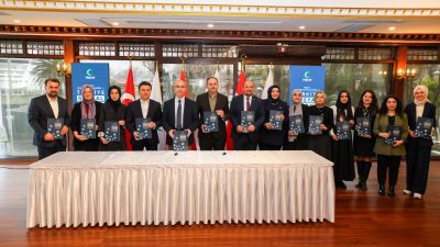 YEŞİLAY’DAN UYARI: “SOSYAL MEDYA HEM BAĞIMLILIK OLUŞTURUYOR HEM DİĞER BAĞIMLILIKLARA