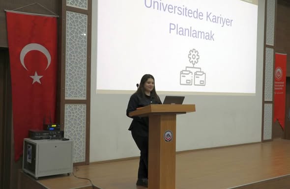 AFSÜ’de Kariyer Yolculuğu: Öğrenciler SWOT Analizi ile Geleceklerini Stratejilıyor Kamuoyunu yakından ilgilendiren bu haberde, Kariyer Farkındalığı İçin Uygulamalı Eğitim