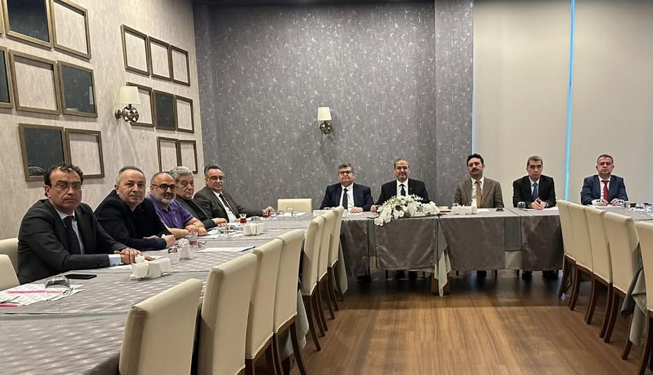 Yapılan açıklamalar doğrultusunda, AFSÜ Yönetiminden Akademik Hareketlilik Hamlesi. AFSÜ Idareinden