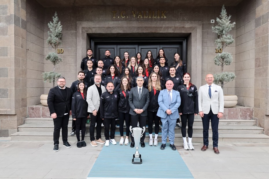 Tüm gözlerin çevrildiği bu gelişmede, Afyon Belediye Yüntaş, Vali’yi Şampiyonluk