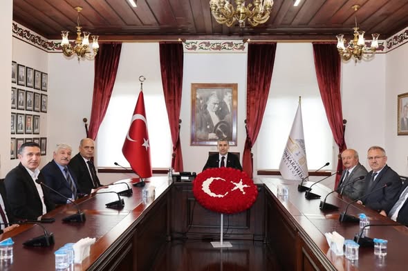 Kamuoyunu yakından ilgilendiren bu haberde, Gözden kaçırmayınDazkırı’da Yol Bakımına Hız: