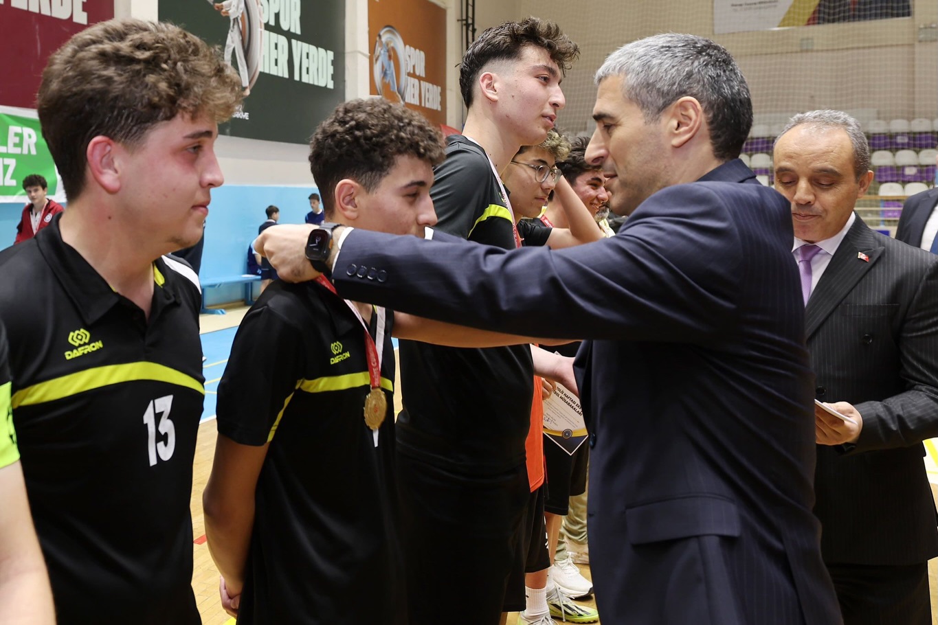 Kamuoyunda büyük yankı uyandıran bu haberde, Vali Aktaş Genç Sporcularla