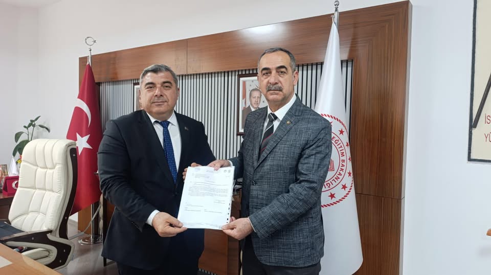 Afyonkarahisar’a Yeni Meslek Lisesi: Protokol Teslim Edildi Merakla takip edilen bu gelişmede, Afyonkarahisar’ın Eğitim Altyapısı Güçleniyor Afyonkarahisar’da