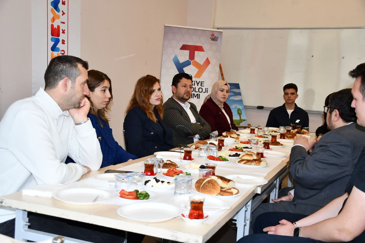 Kamuoyunu yakından ilgilendiren bu haberde, Deneyap Teknoloji Atölyesi’nde Anlamlı Ziyaret