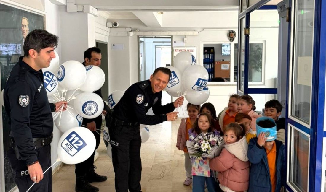 Merakla takip edilen bu gelişmede, Afyonkarahisar’da Minik Öğrencilere Polis Eşliğinde