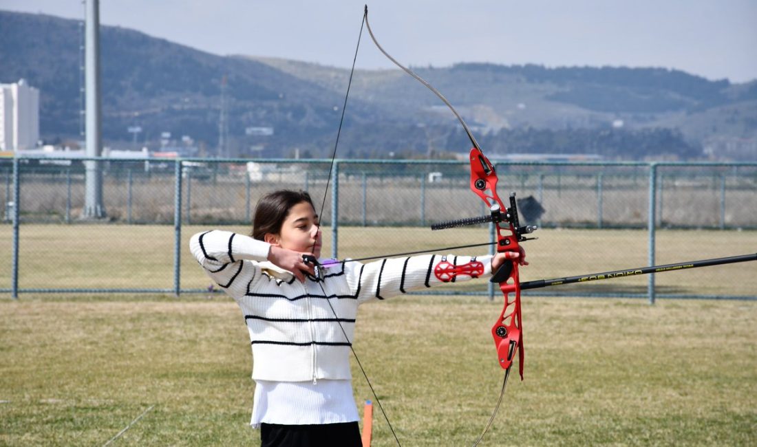 Tüm gözlerin çevrildiği bu gelişmede, Afyonkarahisar’da Okçuluk Heyecanı Afyonkarahisar Gençlik