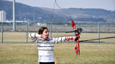 Tüm gözlerin çevrildiği bu gelişmede, Afyonkarahisar’da Okçuluk Heyecanı Afyonkarahisar Gençlik