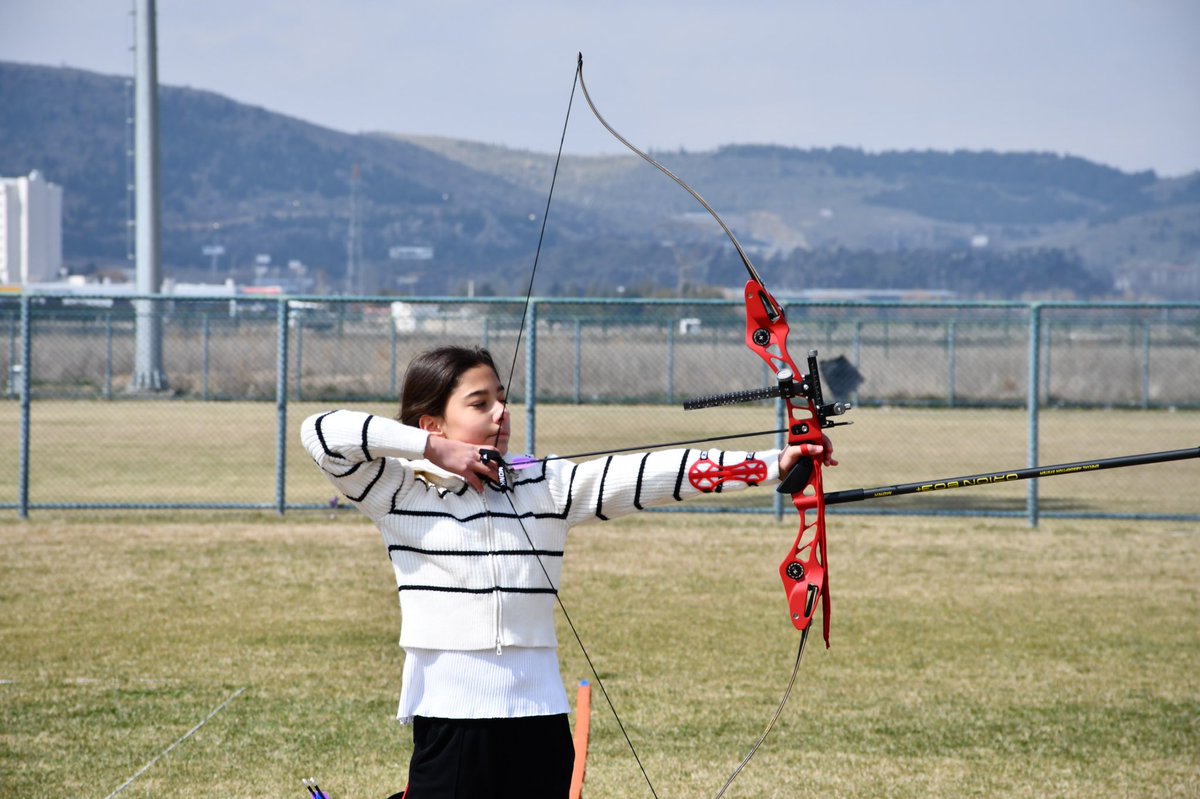 Tüm gözlerin çevrildiği bu gelişmede, Afyonkarahisar’da Okçuluk Heyecanı Afyonkarahisar Gençlik