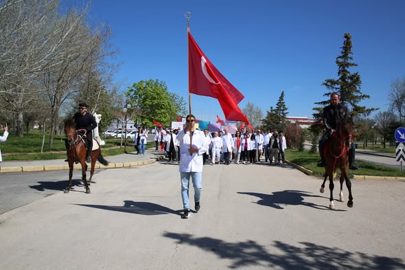 Yapılan açıklamalar doğrultusunda, AKÜ’de Veteriner Hekimlik Coşkusu Afyon Kocatepe Üniversitesi