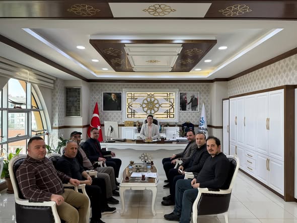 Alaca Konutları Sakinleri Başkan Aynacı’yı Bir araya geldi Tüm gözlerin çevrildiği bu gelişmede, Alaca Konutları Sakinleri Mağduriyetlerini Dile