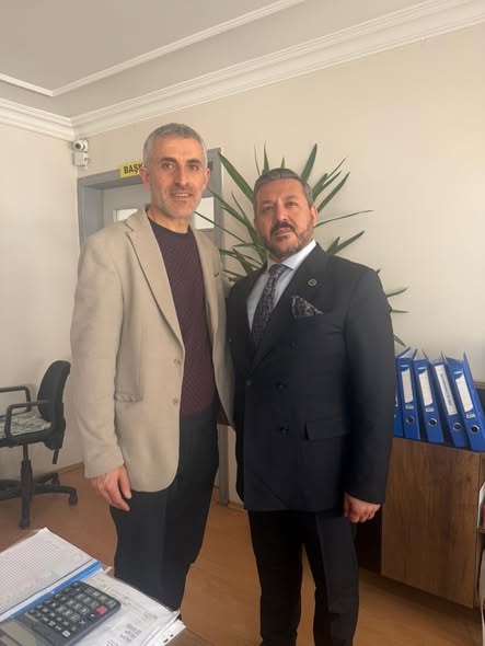 Anahtar Parti Afyonkarahisar İl Başkanlığı, Sebzeciler Odası Başkanı Veysel Gök’ü Bir araya geldi Son dakika bilgilerine göre, Sebze ve meyve sektörü temsilcisine nezaket