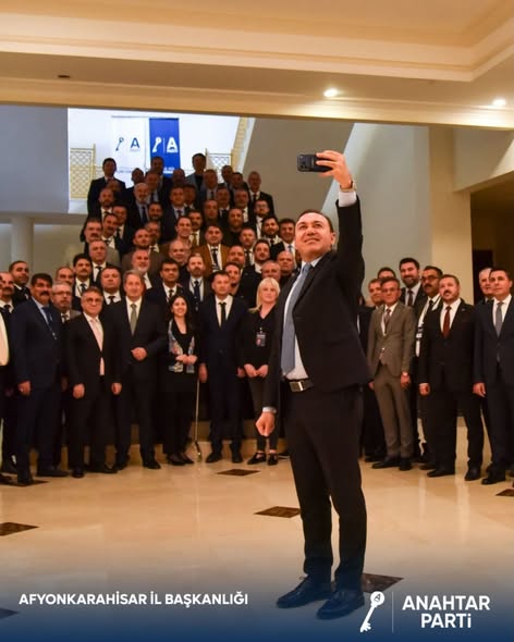 Anahtar Parti İl Başkanları Antalya’da Vizyon Zirvesında Bir araya geldi Yetkili kaynaklardan gelen bilgilere göre, 81 İl Başkanı Antalya’da Bir