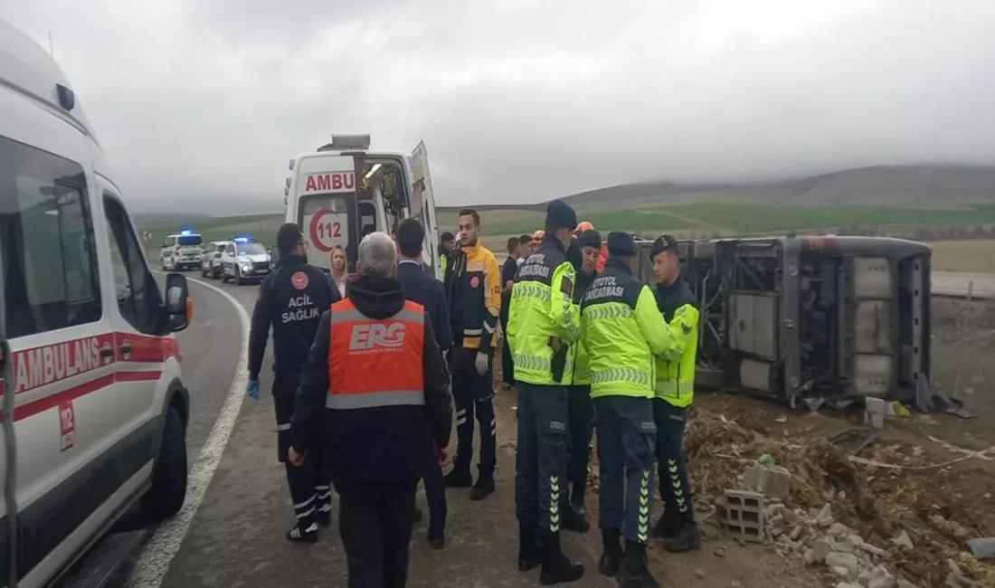 Ankara-Niğde Otoyolu’nda Tur Otobüsü Devrildi: 20 Yaralı Kamuoyunda büyük yankı uyandıran bu haberde, Trafik Kazasında 20 Kişi