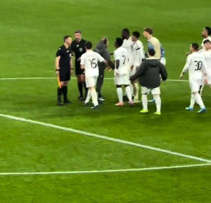 Gündeme gelen son gelişmelere göre, Milli Futbolcu Maçın Bitiminde Hakem