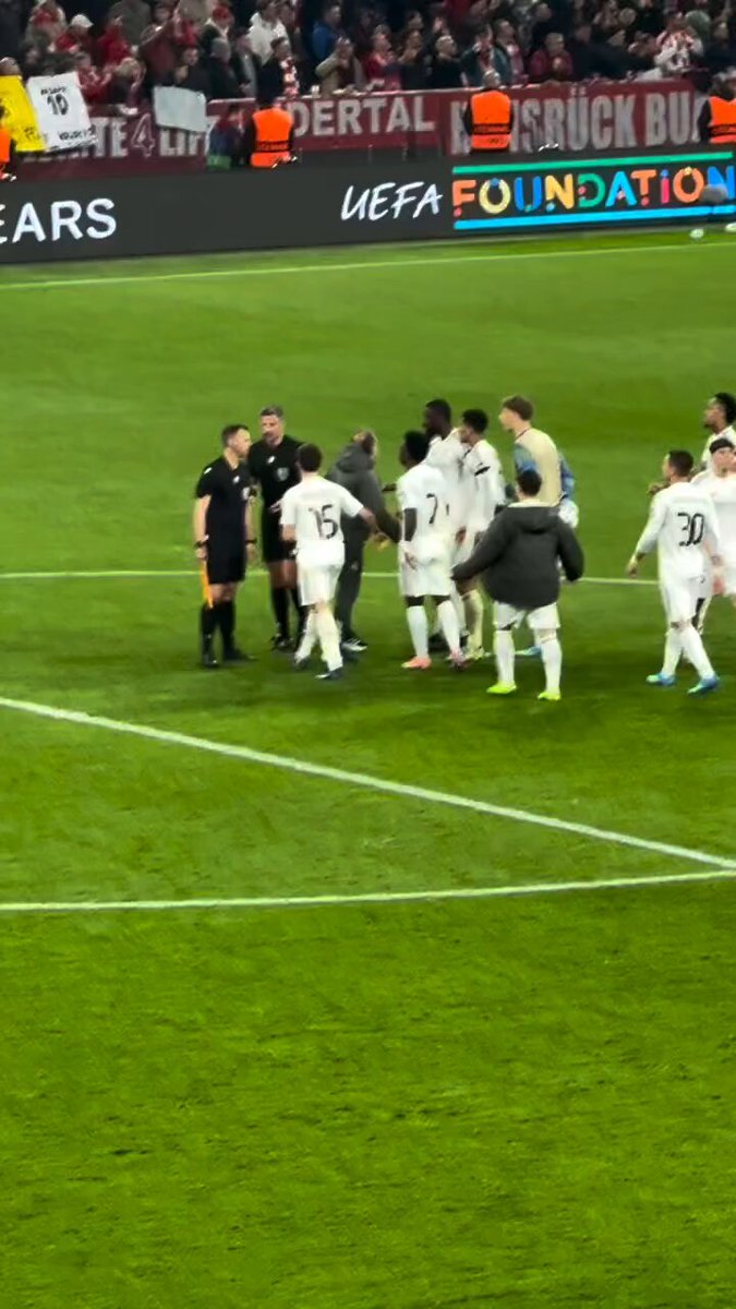 Gündeme gelen son gelişmelere göre, Milli Futbolcu Maçın Bitiminde Hakem