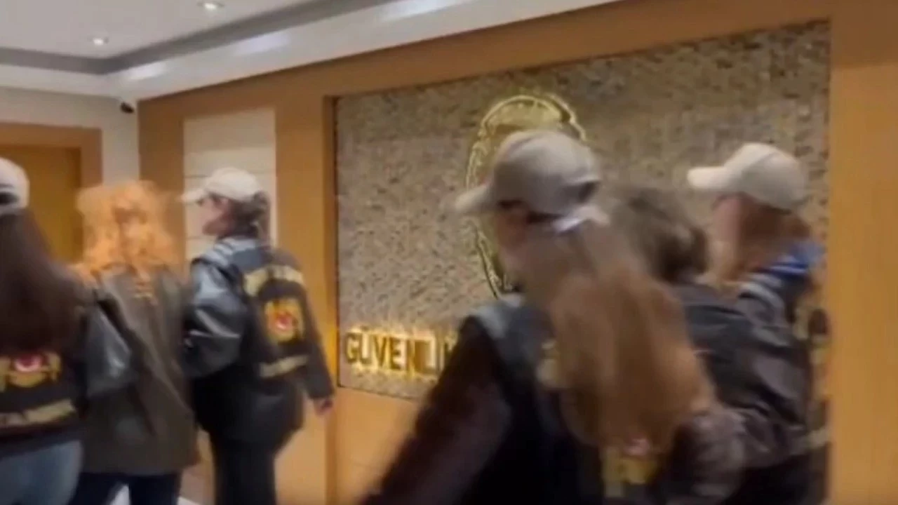 Gündeme gelen son gelişmelere göre, Beşiktaş Saldırısı Sonrası Polisle Alay