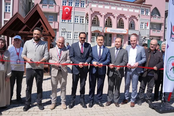 Yapılan açıklamalar doğrultusunda, Bolvadin’da Genç Beyinler Bilimle Buluştu Bolvadin Mesleki