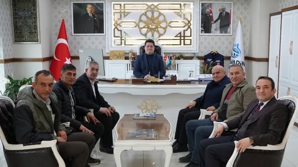 Bolvadin’de Mahalle Sakinlerinin Talebiyle Ağaç Budama Araştırması Tüm gözlerin çevrildiği bu gelişmede, Bolvadin’de Vatandaş Odaklı Hizmet Bolvadin