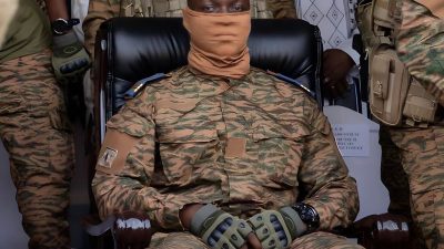 Tüm gözlerin çevrildiği bu gelişmede, Batı Modeli Demokrasiye Sert Eleştiri